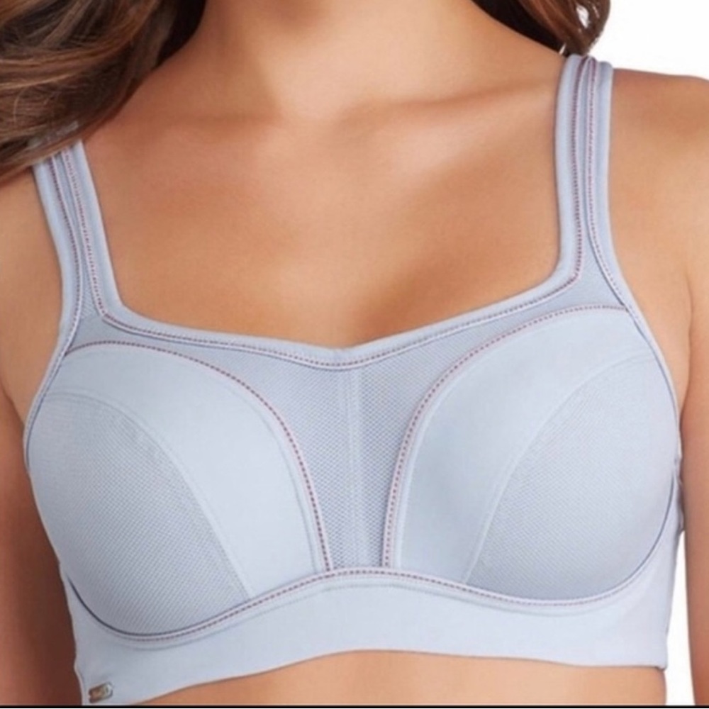 Chantelle High Impact Convertible
Sports Bra Gray Mist Size 30DDD